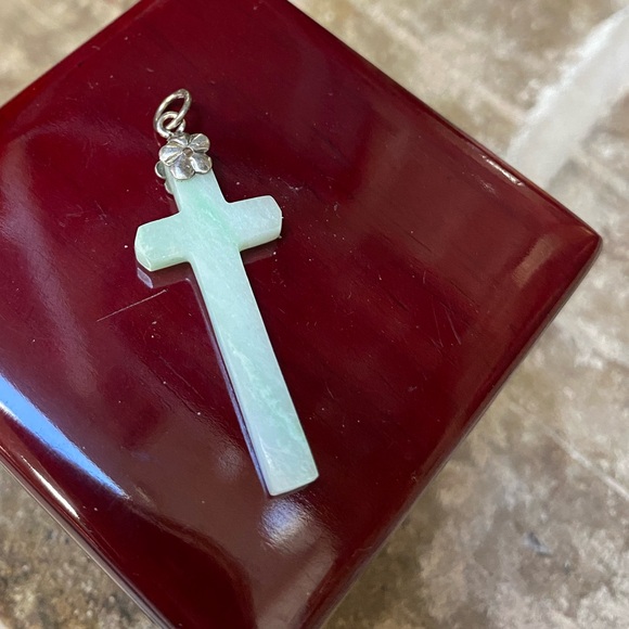 GENUINE NATURAL JADE Cross Pendant Set in Silver - Picture 6 of 9